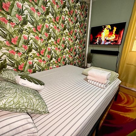 Tropical Comfort Room In Harlem Cozy Stay With Snacks & Style New York Dış mekan fotoğraf