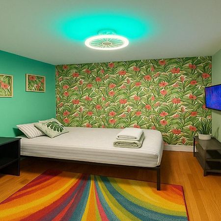 Tropical Comfort Room In Harlem Cozy Stay With Snacks & Style New York Dış mekan fotoğraf