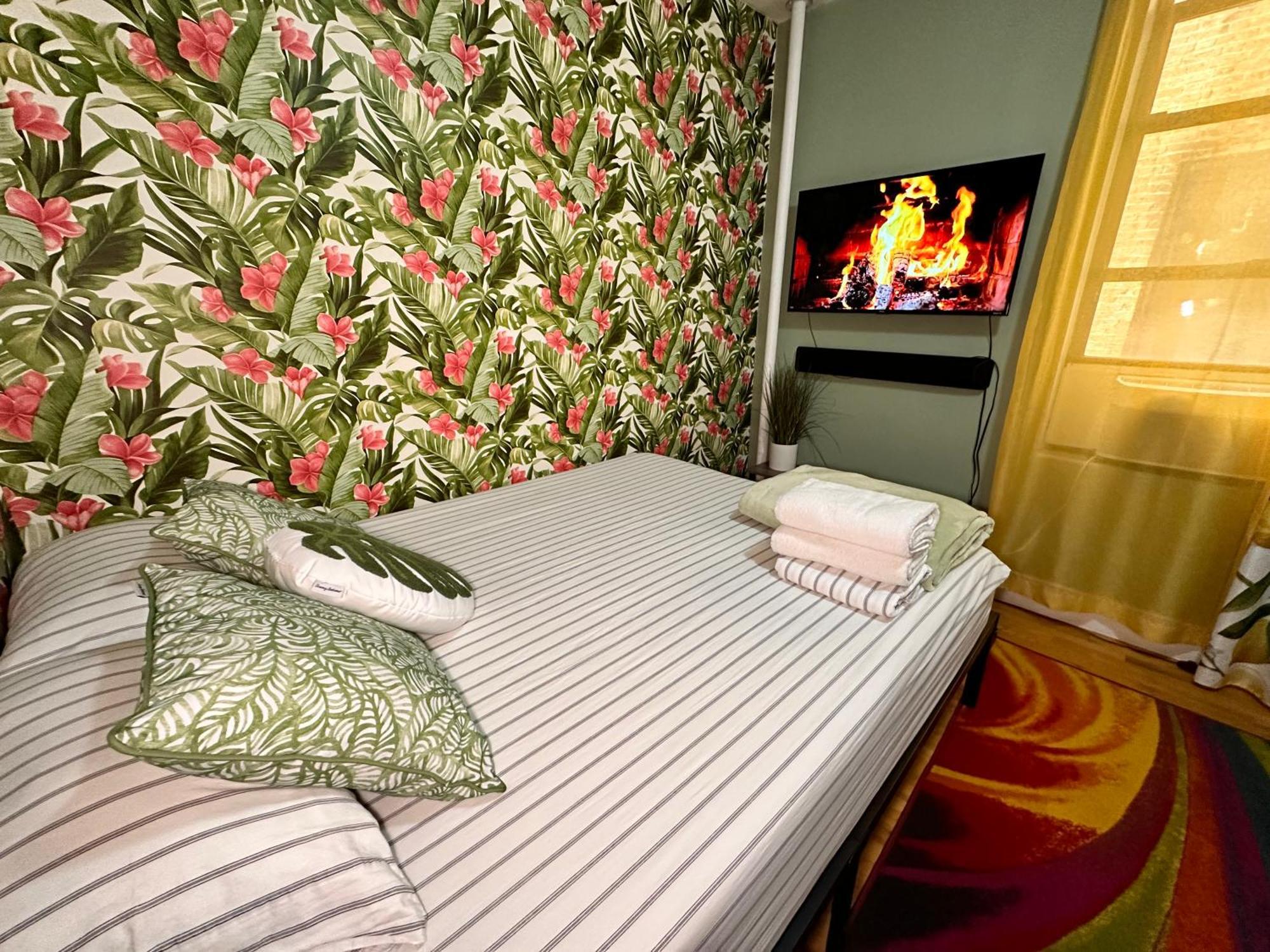 Tropical Comfort Room In Harlem Cozy Stay With Snacks & Style New York Dış mekan fotoğraf